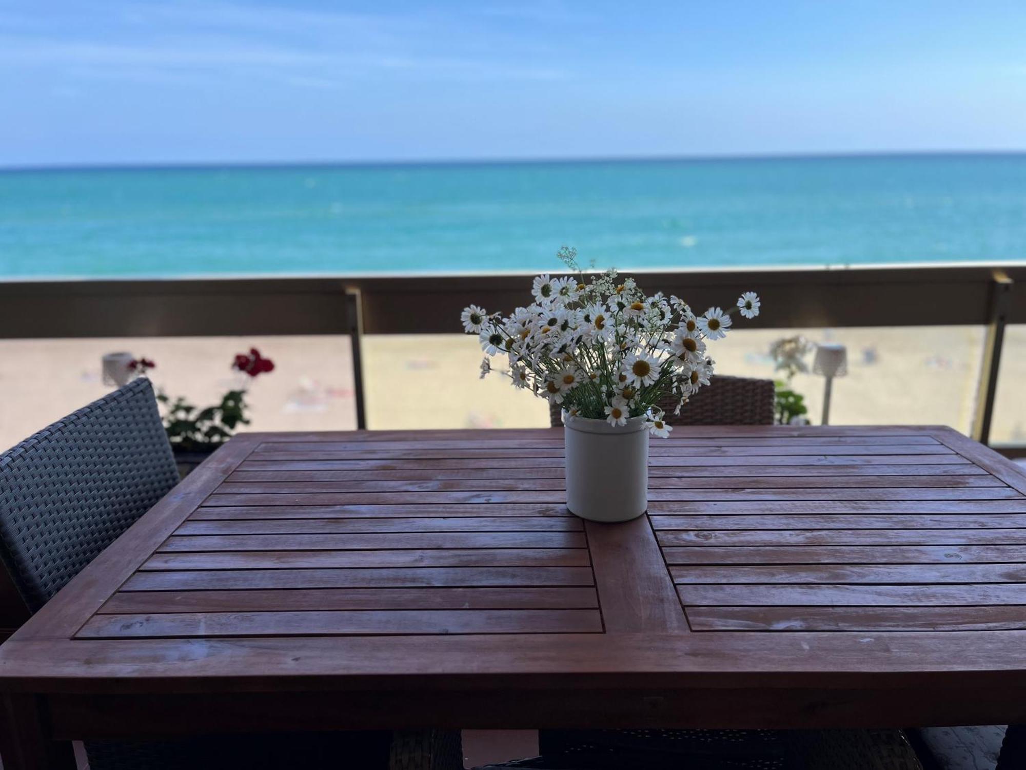 Acogedor Y Amplio Apartamento Familiar A Pie De Playa Калафел Екстериор снимка