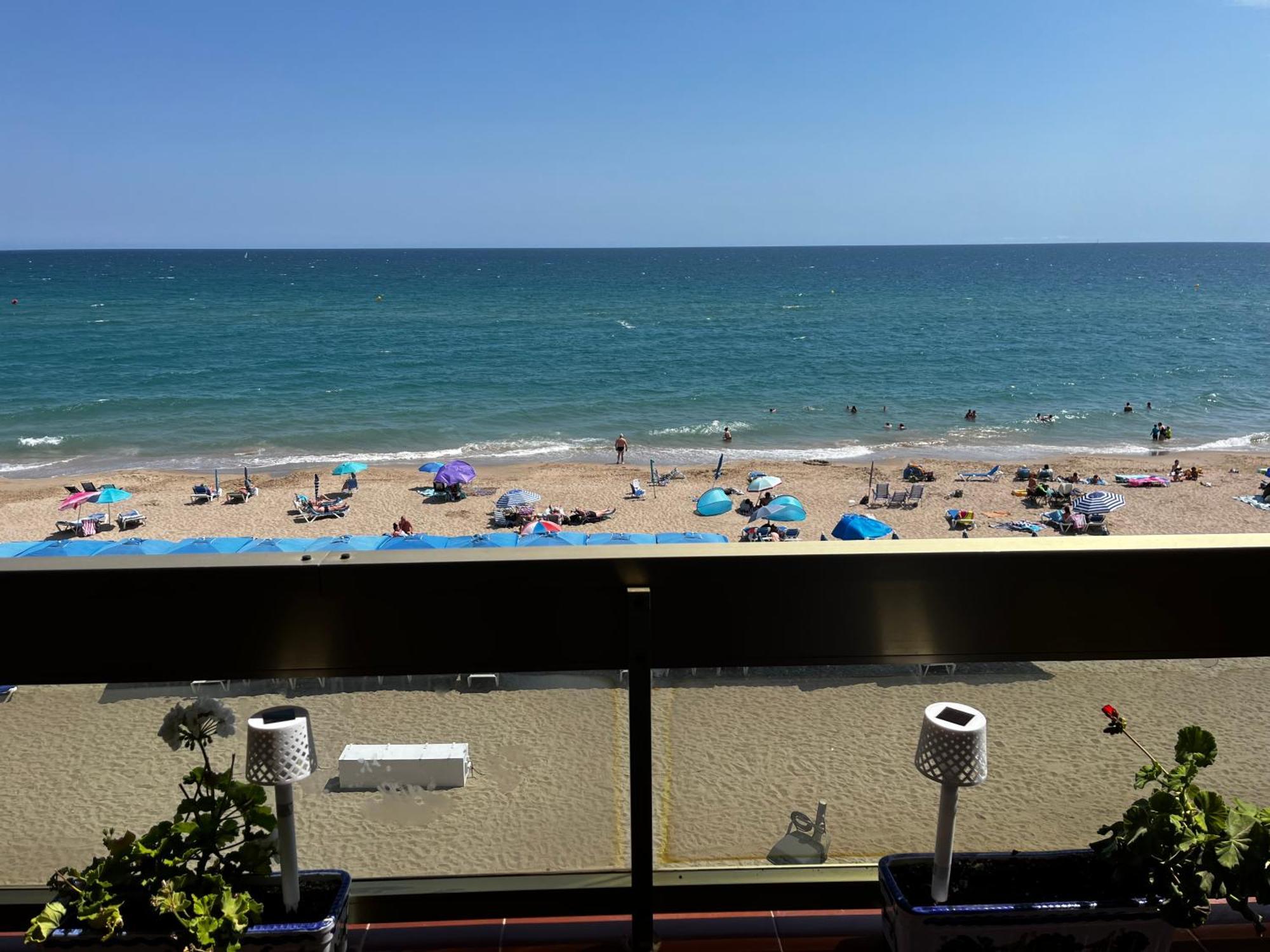 Acogedor Y Amplio Apartamento Familiar A Pie De Playa Калафел Екстериор снимка