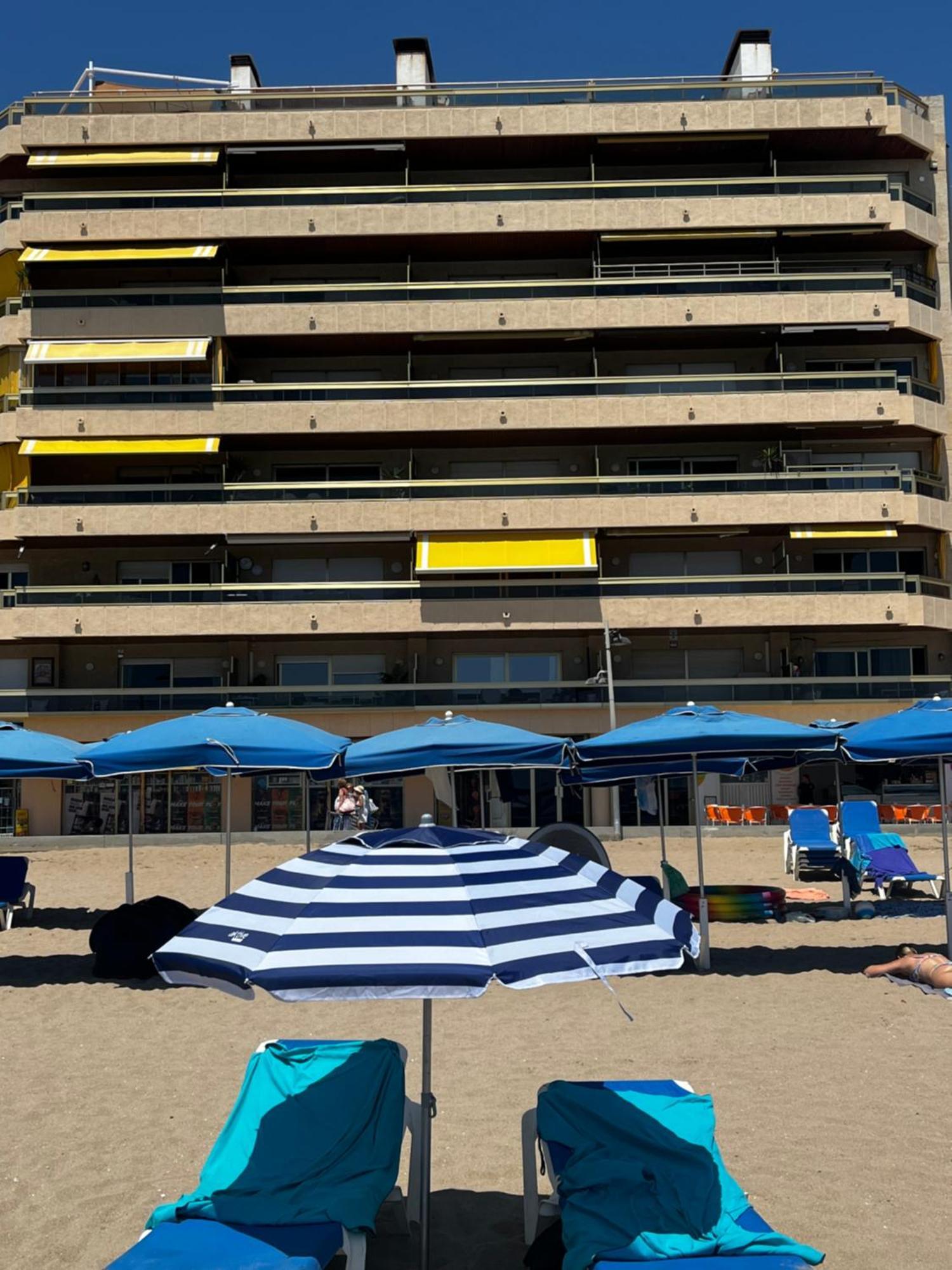 Acogedor Y Amplio Apartamento Familiar A Pie De Playa Калафел Екстериор снимка